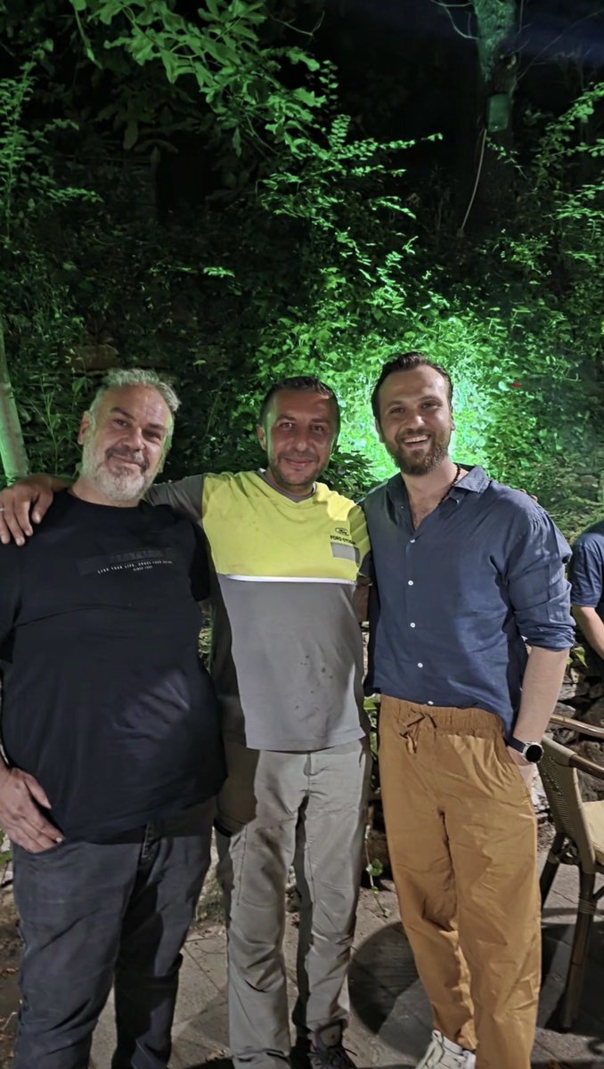 UpdateABi's tweet photo. New shared pictures of #ArasBulutİynemli on the #EveGidenYol set. 

📸: peri_otomotiv https://t.co/Y2phThTWum