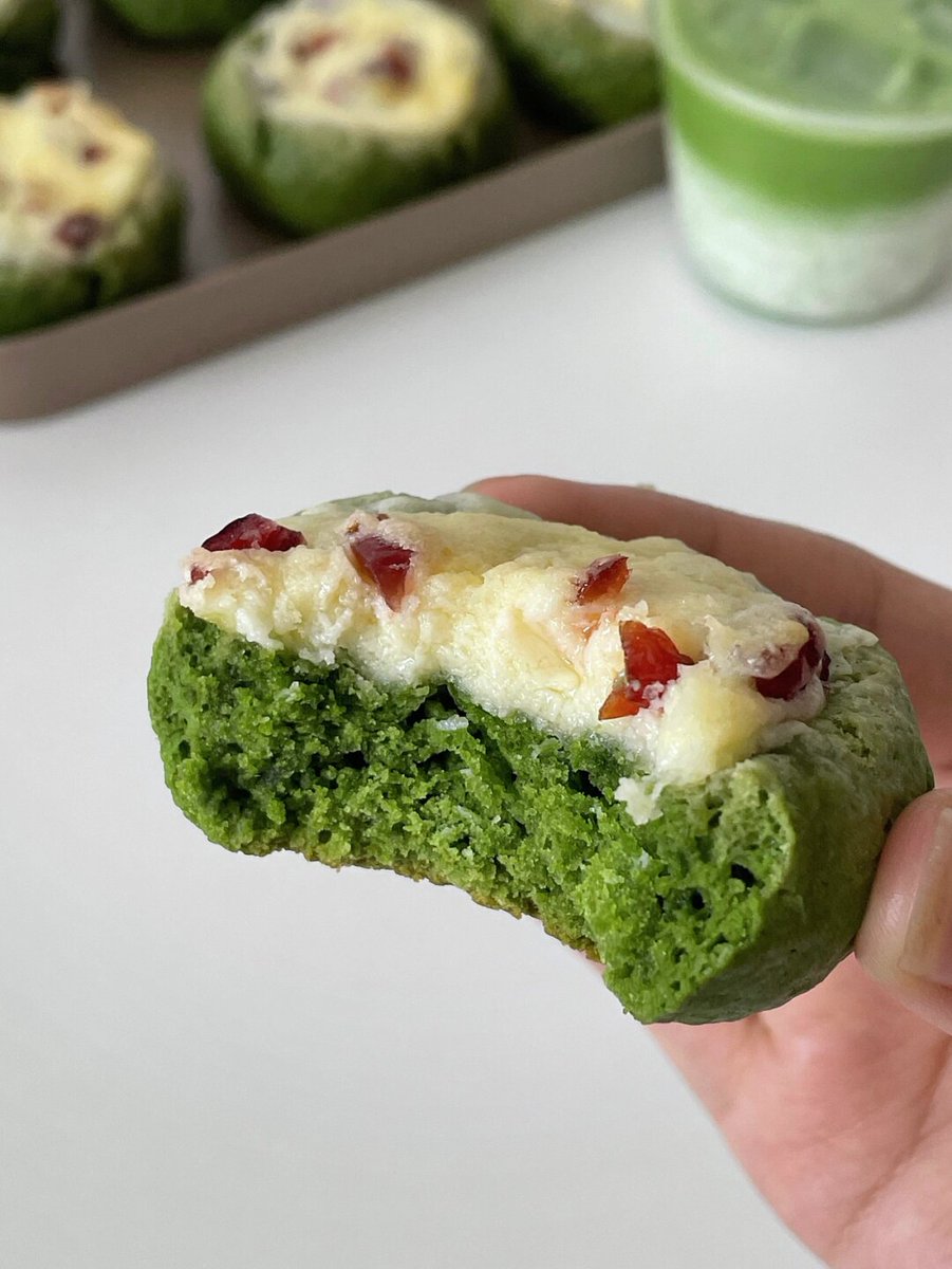 adam_jeppson's tweet photo. Just had the most perfect matcha latte with a buttery scone—small joys taste so good!， https://t.co/JYJN3gKpu8