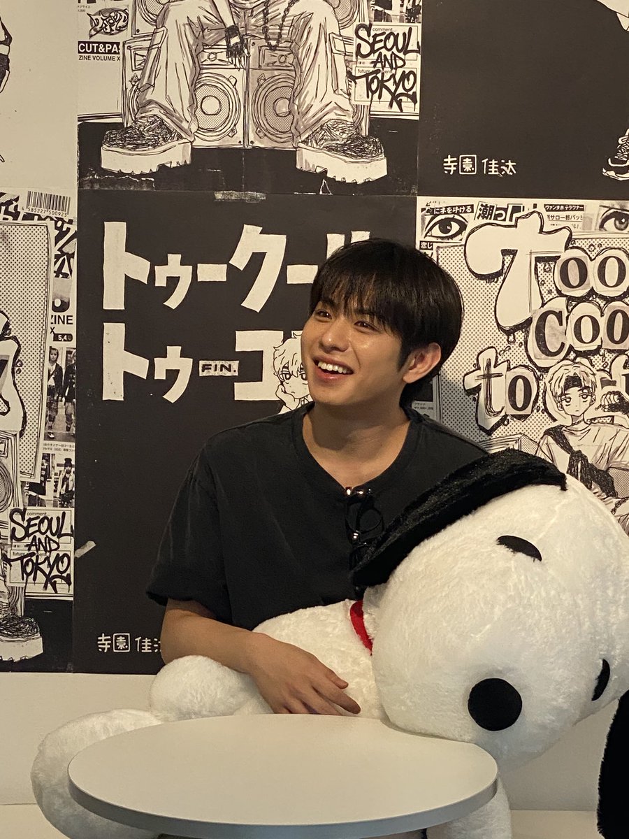 re_vnne's tweet photo. thank u fin for preparing a lovely birthday cafe~ #TOO_COOL_TO_COPY 

it was really luck to show up at the same time as keita’s visit 🥹❤️ i hope ita’s bday is filled with happiness and good food

#케이타
#HAPPYKEITADAY
#이타가_열어주는_7월
#케이타가_좋타고_말해_케이타가좋타 https://t.co/uiaX3yEEKr