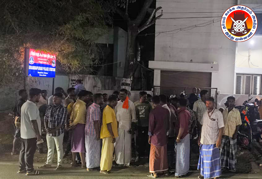 hindumunnani_tn's tweet photo. பெருமாள் கோவில் கட்டவிடாமல் தடுக்கும் கிறிஸ்தவர்கள்..
உடந்தையாக விடுதலை சிறுத்தைகள் கட்சி..

பட்டியலின சமுதாய மக்களுக்காக களத்தில் இந்துமுன்னணி..

#வேலூர் மாவட்டம், #காட்பாடி ஒன்றியம், #சத்தியாபுரம் கிராமத்தில் பெருமாள் கோவில் கட்டவிடாமல் தொடர்ந்து பட்டியலின சமுதாயம் மக்கள் மீது கிறிஸ்தவர்கள் விடுதலை சிறுத்தைகள் கட்சியுடன் சேர்ந்து, தொடர்ந்து பொய் புகார்களை கொடுத்து வருகிறார்கள்..

பட்டியலின சமுதாயத்திற்காக #பிரம்மாபுரம் காவல் நிலையத்தில் இந்து முன்னணி..

#PerumalTemple #Christians #VCK #TNPolice #HinduMunnani