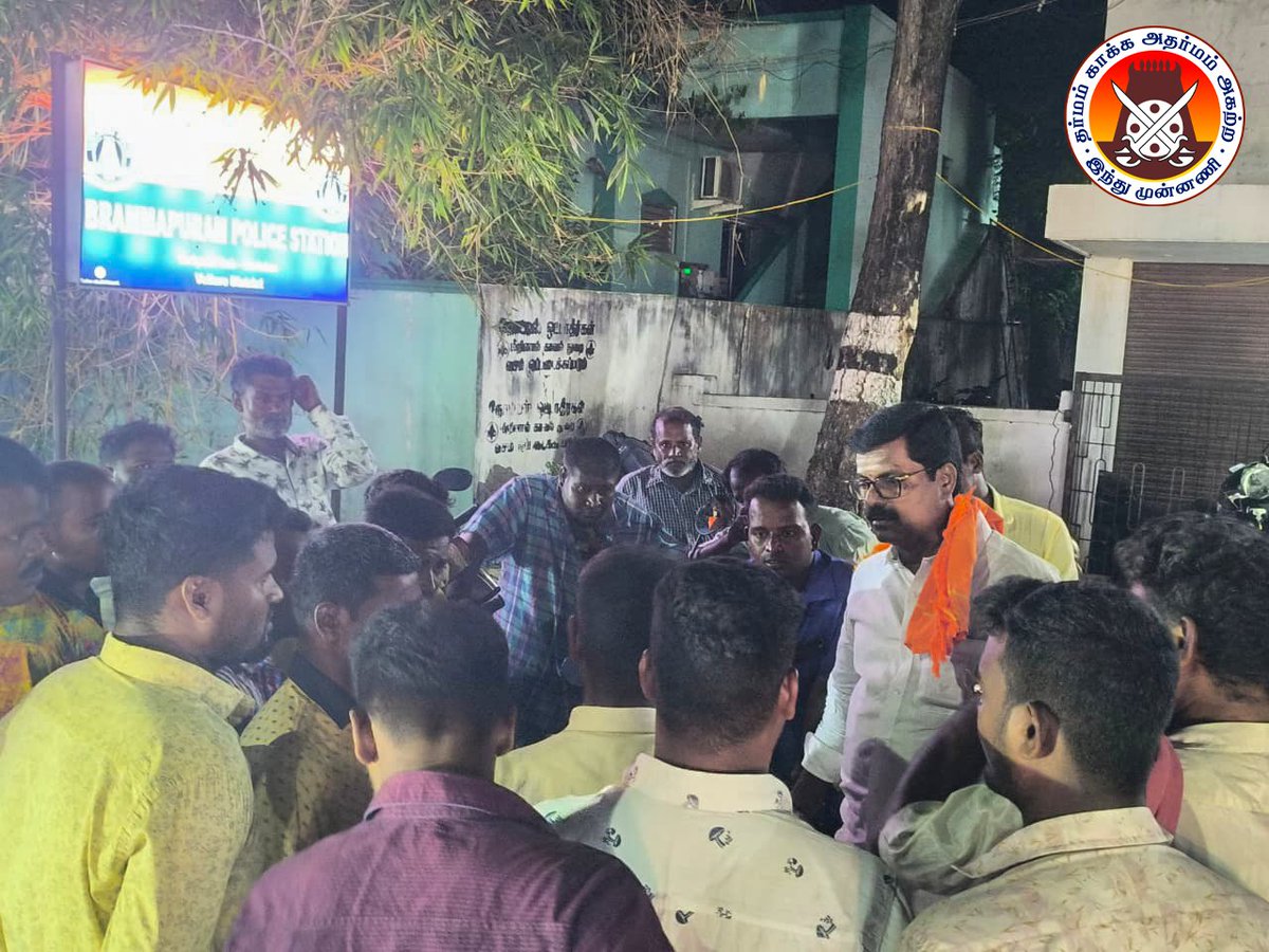 hindumunnani_tn's tweet photo. பெருமாள் கோவில் கட்டவிடாமல் தடுக்கும் கிறிஸ்தவர்கள்..
உடந்தையாக விடுதலை சிறுத்தைகள் கட்சி..

பட்டியலின சமுதாய மக்களுக்காக களத்தில் இந்துமுன்னணி..

#வேலூர் மாவட்டம், #காட்பாடி ஒன்றியம், #சத்தியாபுரம் கிராமத்தில் பெருமாள் கோவில் கட்டவிடாமல் தொடர்ந்து பட்டியலின சமுதாயம் மக்கள் மீது கிறிஸ்தவர்கள் விடுதலை சிறுத்தைகள் கட்சியுடன் சேர்ந்து, தொடர்ந்து பொய் புகார்களை கொடுத்து வருகிறார்கள்..

பட்டியலின சமுதாயத்திற்காக #பிரம்மாபுரம் காவல் நிலையத்தில் இந்து முன்னணி..

#PerumalTemple #Christians #VCK #TNPolice #HinduMunnani