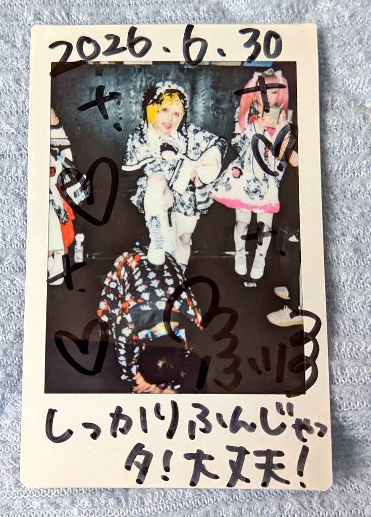 yuuoka1's tweet photo. 2026/06/30@clubSCIENCE
『EVERLAST #07』
#メイメイ
#Frill
#ふりるの裁縫箱
久々のフリルちゃんはショートイエローヘアになったけどより個性的になって可愛かった💛🤍
盛り上がるライブの中でもやっぱり気配は消せないので気付かれてました⛓️ https://t.co/K7gAerNfPC