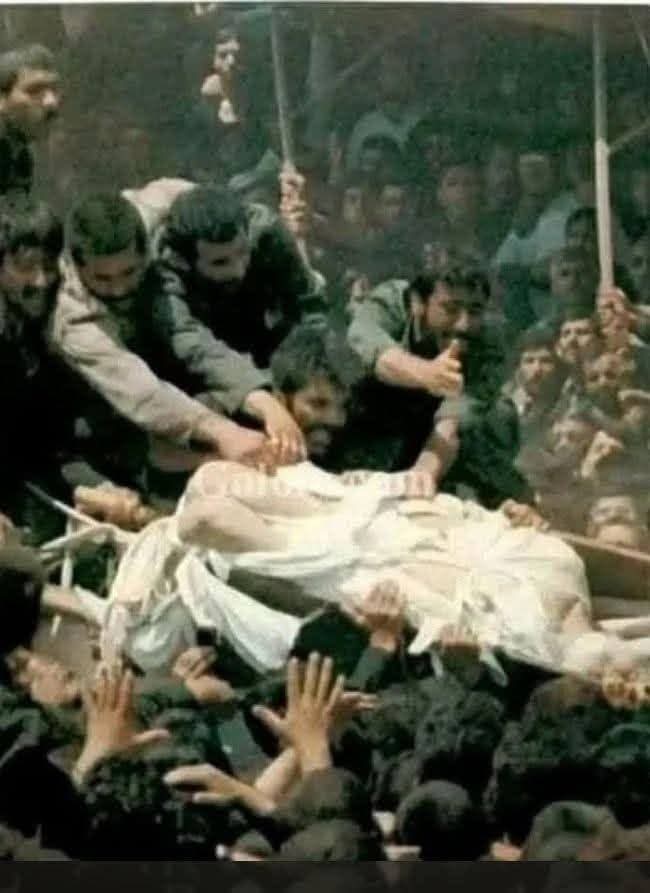 DrSalahudDin12's tweet photo. ایک مردار اور اس کو دکھایا مرا لیکن کفن تک نصیب نہ ہوا دوسرا مردار ہوا تو صرف تابوت دکھایا اور ساتھ بیٹے نے شرکت سے بھی انکار کیا بیٹے کو پتہ ہے خالی تابوت ہے، یا متعہ کی وجہ سے اسے ولدیت پہ شک ہوا ہے🤣🤣🤣🤣 https://t.co/r7wlBcKZjg