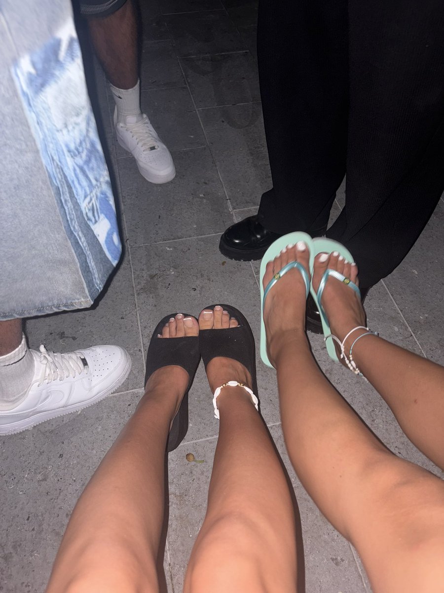 GoddessCeylo's tweet photo. @Mariadollfacee ein kleiner Urlaubseinblick für euch Loser #findom #femdom #loser #paypig #slave #feet #fußfetisch #zahlschwein https://t.co/C5UhbniTdt