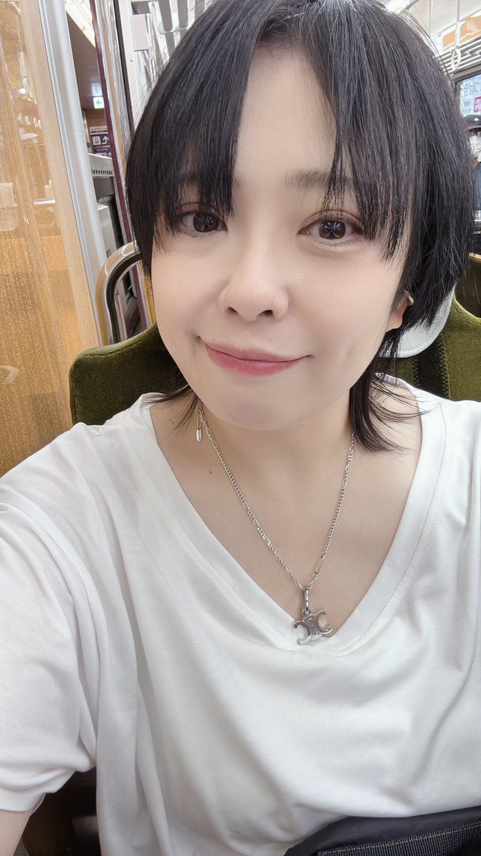 6Marikawa_6's tweet photo. よーわかりませんが、久しぶりにすごい怖い夢をみて🫠1日全うしたぐらいの疲労感で起きました…笑
では、、
そうとは思わない笑顔？で
いってきます(*`･ω･)ゞ

＊人が少ない時に撮りました
(･ω･｡≡︎｡･ω･)ｷｮﾛｷｮﾛ💦 https://t.co/SUcS9oqPpF