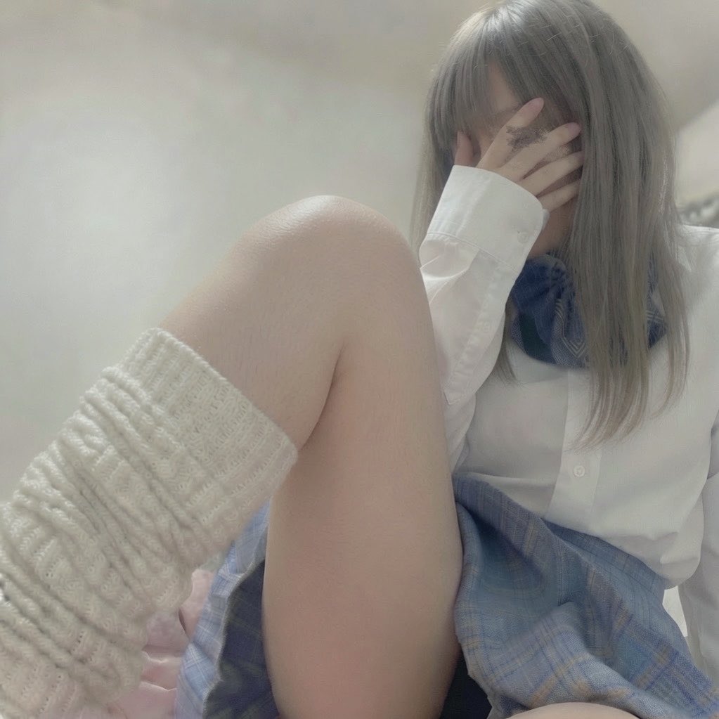 sk___sp's tweet photo. 平和にこっそり家で変身˖ ࣪⊹
ルーズソックス可愛い

#雰囲気  #女装 https://t.co/NwCNRN7sCN