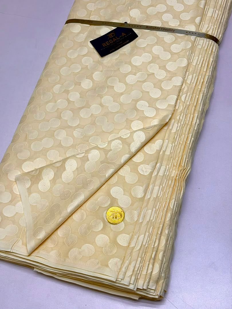 Abmuhammad10's tweet photo. REGAL -A GOVERNOR SWISS XL 👌🔥🔥🔥
160cm 163/164inch 

Price 8000 per yard

Nationwide delivery
08031366965👏 https://t.co/yJO2VfiD0q
