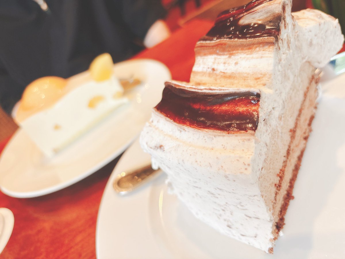Re_time404's tweet photo. 少し遅れちゃった記念日HARBS🍰
噂のオムライス！ほうれん草のオムライス美味しすぎてリピートします ᐠ( ᑒ  )ᐟ https://t.co/JVNvxjbBsE