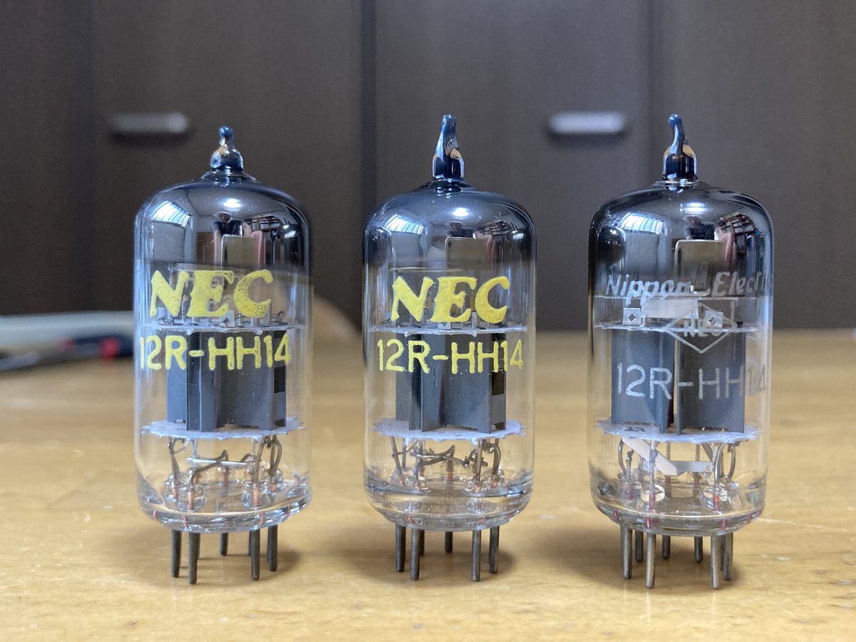 12AX7の類似管5751の類似管12R-HH14。μ 70の真空管です。電電公社の放