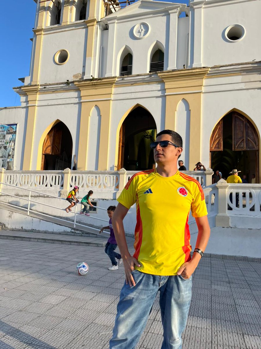 juancaste05's tweet photo. Selec🇨🇴❤️⚽
#SelecciónColombia #futbol #copamundo #colombia https://t.co/cTk7M3zazp