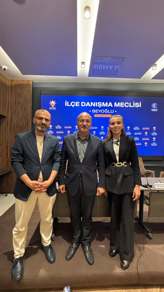 elfylcndgn's tweet photo. 📍AK Parti Beyoğlu İlçe Başkanlığı 

Geçmiş dönem Gençlik Kollarında görev yaptığım süreçte İlçe Başkanımız olan kıymetli Başkanımız Orhan Narin’in samimiyeti, mütevazılığı ve teşkilatımıza verdiği destek bizler için her zaman kıymetli olmuştur. 

Bugün Siyasi ve Hukuki İşler yürütme görevini aldığım İlçe Danışma Meclisi Toplantısı’na İl Sorumlumuz olarak katılması ve ardından tebriklerini ilettiği samimi sohbeti bizleri ayrıca memnun etti. Nazik dilekleri ve kıymetli destekleri için teşekkür ederim.