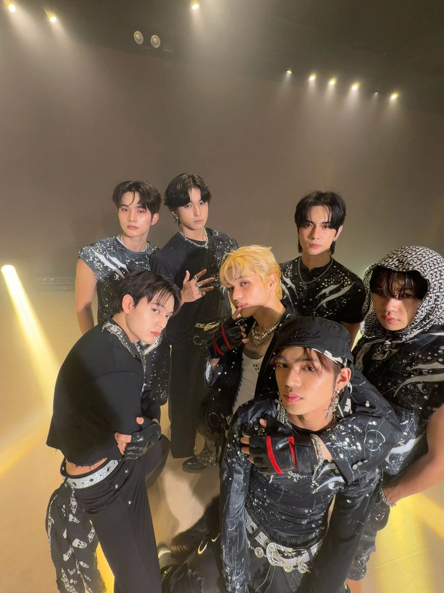 ricacymer's tweet photo. Akala niyo ba AI sila?totoo po sila..😻😻.. Miss you boys
#HORI7ON https://t.co/wwsngh3fGS