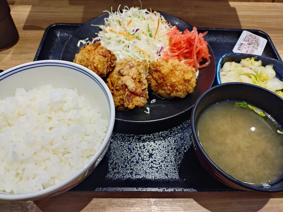 EHERONEOS2500's tweet photo. 最近吉野家来る時何故か牛丼食べずに定食ばかり頼んでしまう。ご飯おかわり無料は正義 https://t.co/RLLeYXu1cf