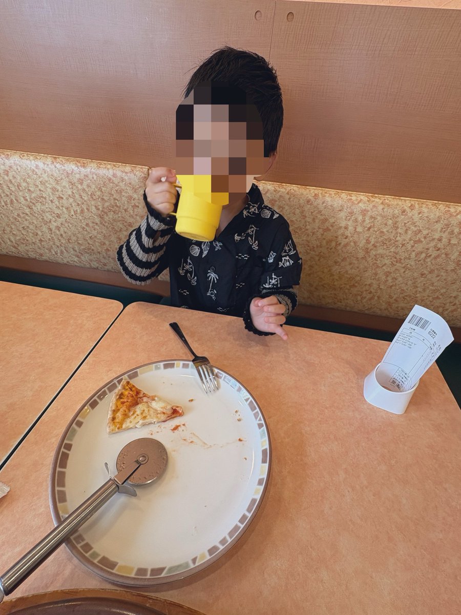 tititisama's tweet photo. 子供とお昼食べに来た🍴🌞
人が多くて…滅！
今日の夜はどうだかなぁー？！？ https://t.co/wg2WeDQhBU