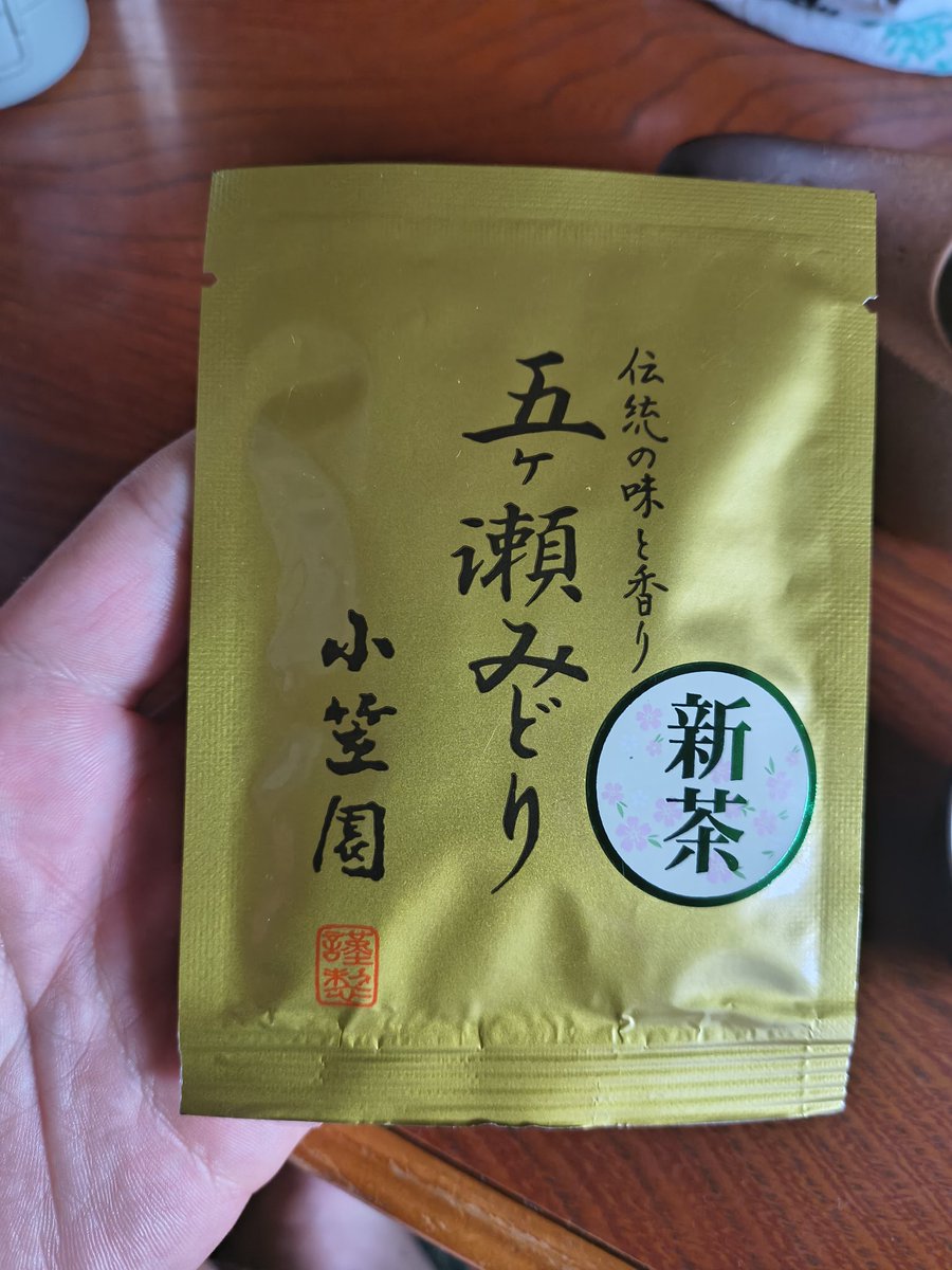 aiindigo2's tweet photo. 今日は熊本に到着。
熊本城を眺めながらいただいたのは、小笠園さんの「五ヶ瀬みどり」。
口に含んだ瞬間、旨みが一気に広がって感動しました。 熊本城を眺めながら味わう一杯は、旅の疲れを癒してくれる特別な時間。
これはまた見つけたら、絶対に買いたいお気に入りのお茶です。 https://t.co/qvmkaYTEYw