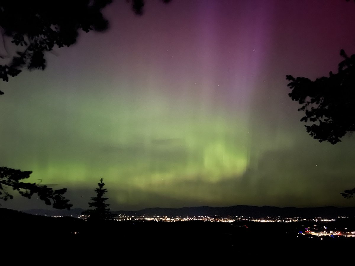 StaciaDahl's tweet photo. Amazing northern lights tonight over Helena Montana! Mother Nature is putting on her own fireworks display in honor of our Nation’s birthday! @WeatherNation @weatherchannel #mtwx https://t.co/ToxaaKXqmr
