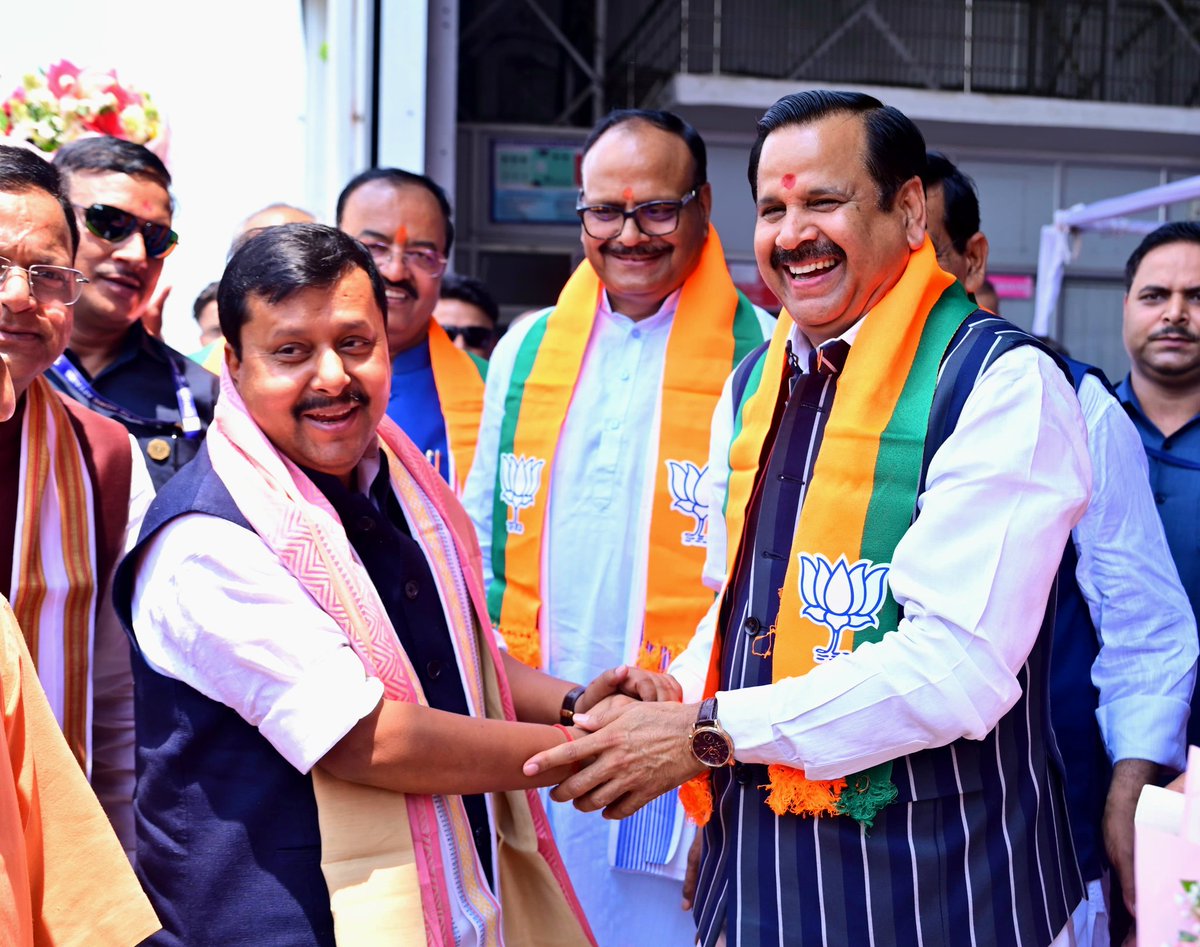 bjpdrmahendra's tweet photo. लखनऊ एयरपोर्ट पर कुशल संगठनकर्ता, विश्व के सबसे बड़े राजनीतिक दल भारतीय जनता पार्टी के आदरणीय राष्ट्रीय अध्यक्ष श्री @NitinNabin जी का स्वागत एवं अभिनंदन किया। https://t.co/3Mh6ko2cXQ