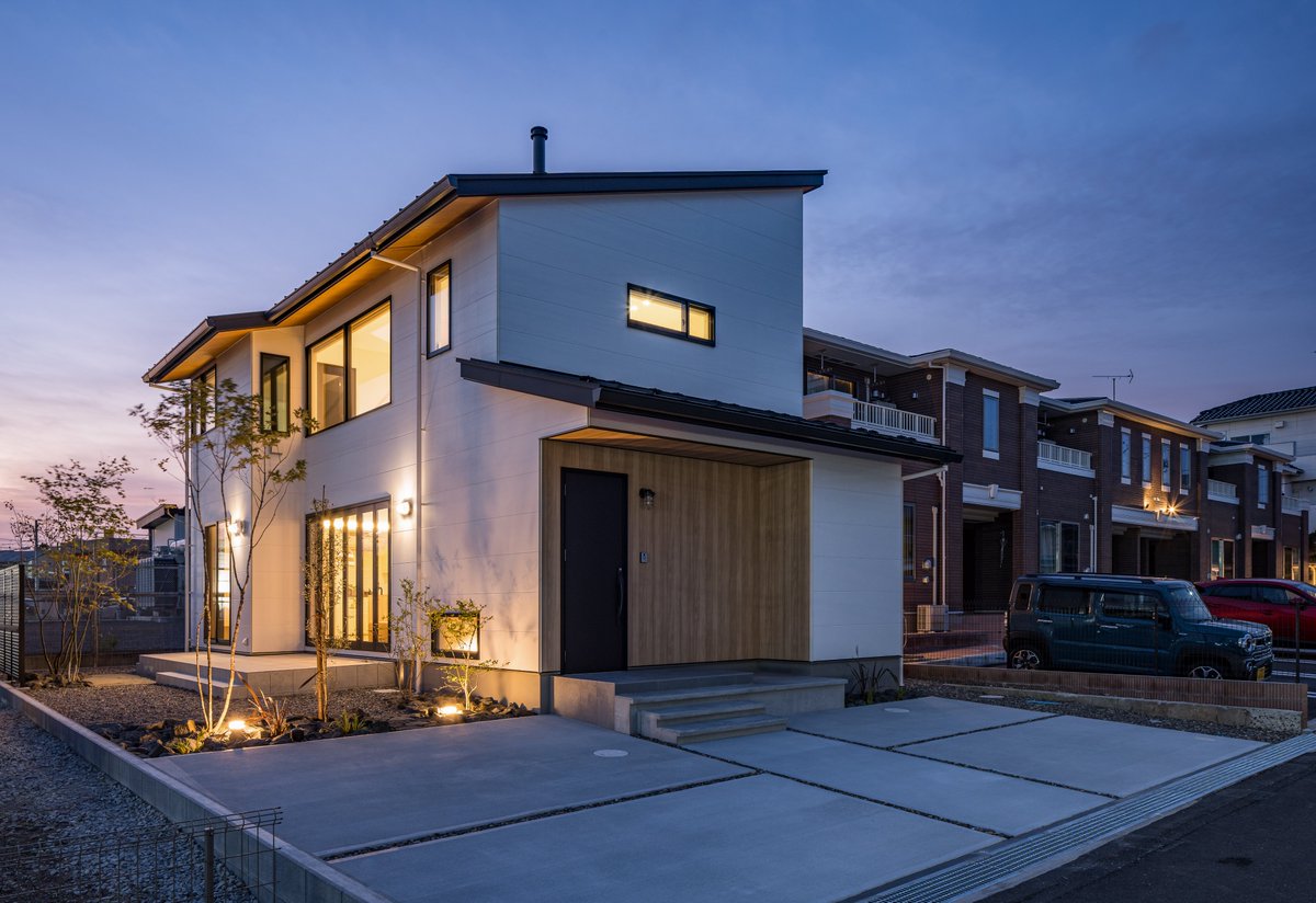 mori__architect's tweet photo. 住宅業界で家づくりに携わって15年。

多くのお客様に関わらせていただき、
素敵な家もたくさん設計させていただき、
勿論たくさんの失敗も経験してきました。

SNSを見ればネガティブな情報ばかりで、
本質的にずれてる話で盛り上がっていたり…

家づくり、もっとポジティブにそして楽しく進めませんか？？

そんな想いを込めて…

これから家づくりを考える方に、
週イチ読むだけで家づくりを学べるメルマガを、
リリースさせていただきました✉

無料のメルマガですので、
気軽に登録してご覧いただけると嬉しいです。

▼メルマガ登録
https://t.co/U5Sm7C1XN0
