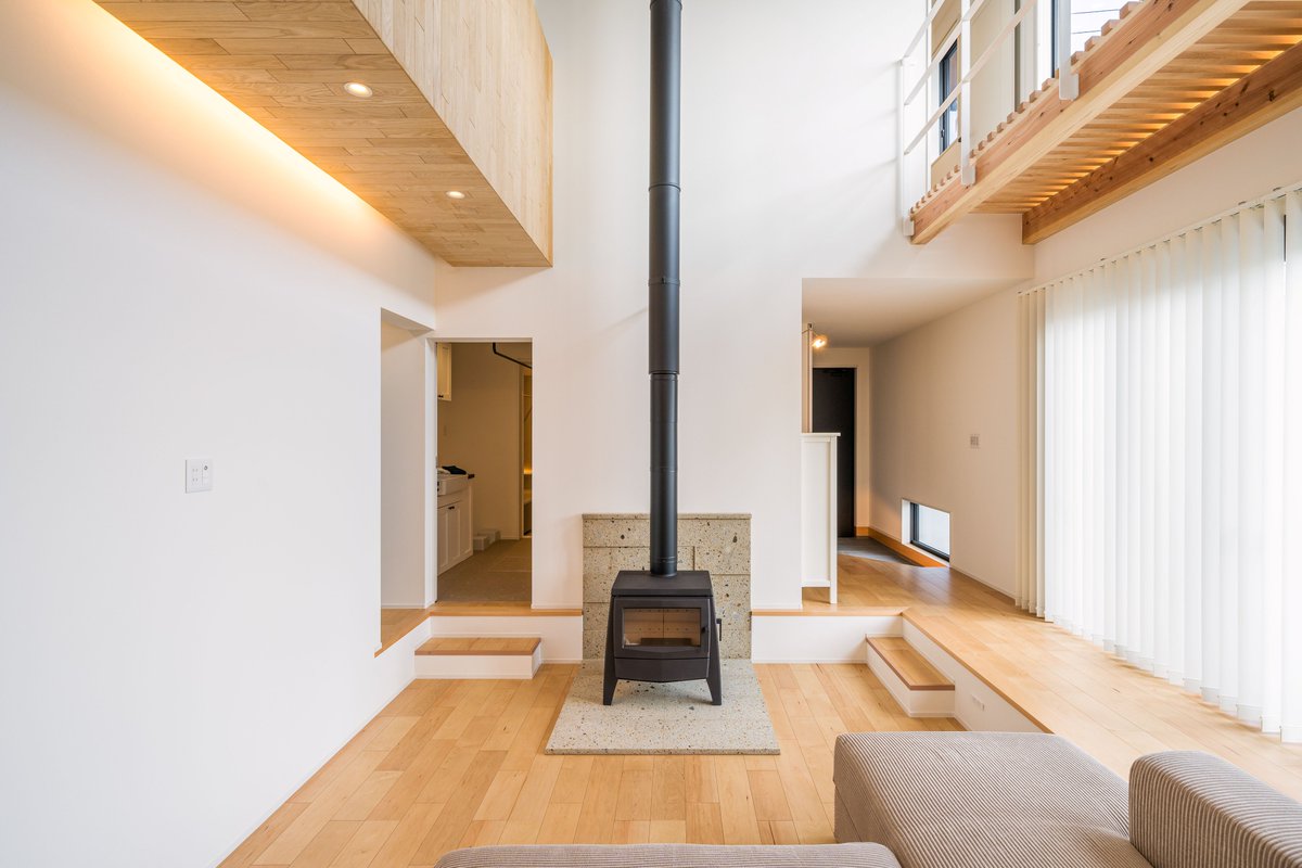 mori__architect's tweet photo. 住宅業界で家づくりに携わって15年。

多くのお客様に関わらせていただき、
素敵な家もたくさん設計させていただき、
勿論たくさんの失敗も経験してきました。

SNSを見ればネガティブな情報ばかりで、
本質的にずれてる話で盛り上がっていたり…

家づくり、もっとポジティブにそして楽しく進めませんか？？

そんな想いを込めて…

これから家づくりを考える方に、
週イチ読むだけで家づくりを学べるメルマガを、
リリースさせていただきました✉

無料のメルマガですので、
気軽に登録してご覧いただけると嬉しいです。

▼メルマガ登録
https://t.co/U5Sm7C1XN0