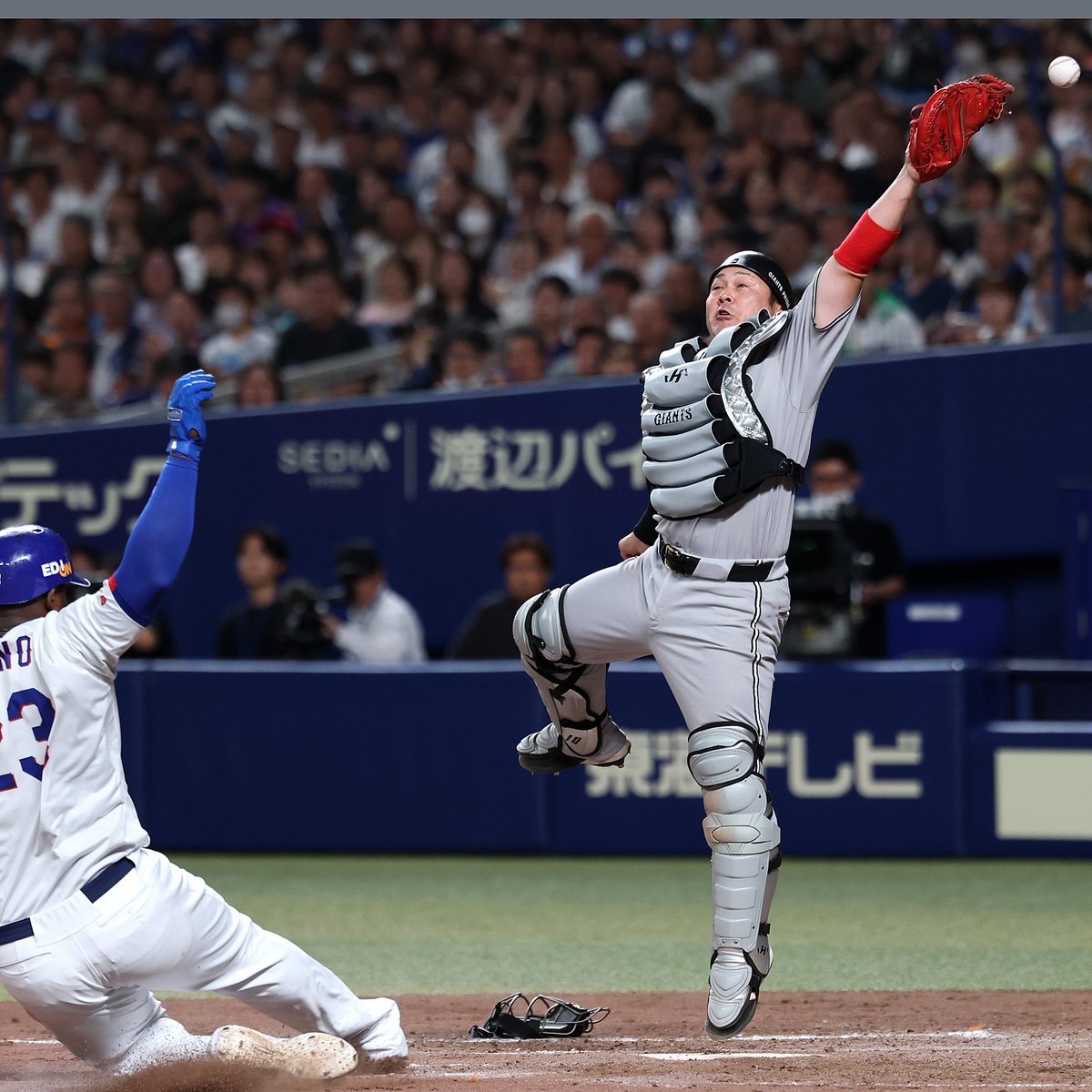 TokyoGiants's tweet photo. 【四回裏】巨人 1-1 中日

#竹丸和幸 投手は、1死満塁からエラーで1点失うも、後続を抑え最少失点で切り抜ける https://t.co/jimqViYMvR