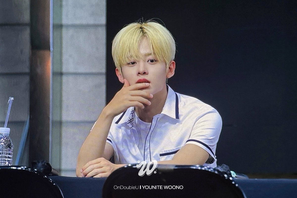 OnDoubleU's tweet photo. 260704 #우노 #WOONO #유나이트 #YOUNITE 

📚💙 https://t.co/b2Gi8mHvp2
