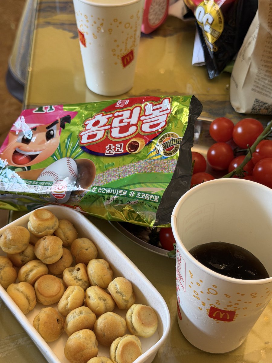 eleriixii's tweet photo. 백현 내가 진짜 맛있는 중국 간식 좀 보내줘야겠다... 너 지금 입맛에는 내 여동생밖에 없어
#백현버블 #백현 https://t.co/OW4GmBpqvi