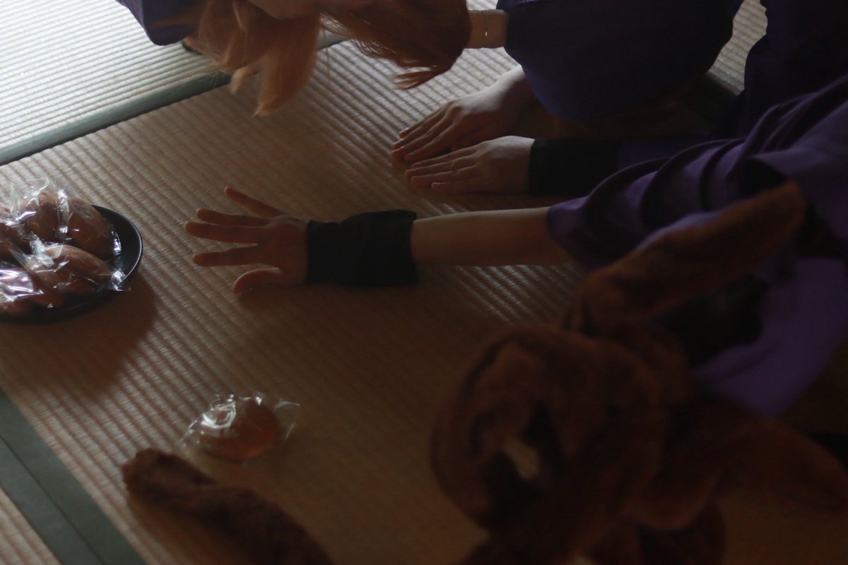akakomaru_cos's tweet photo. ⚠︎Cosplay⚠︎
これは後輩のお菓子勝手に食べちゃってダイナミック土下座かます学級

「「  すみませんでしたッッッ‼️ 」」

🍡▶︎@Lobster_ebiebi 
🎭▶︎あかこまる
📸▶︎@taofves21 

 #梅雨に負けるな5年生0620 https://t.co/vDPhwuMJsV