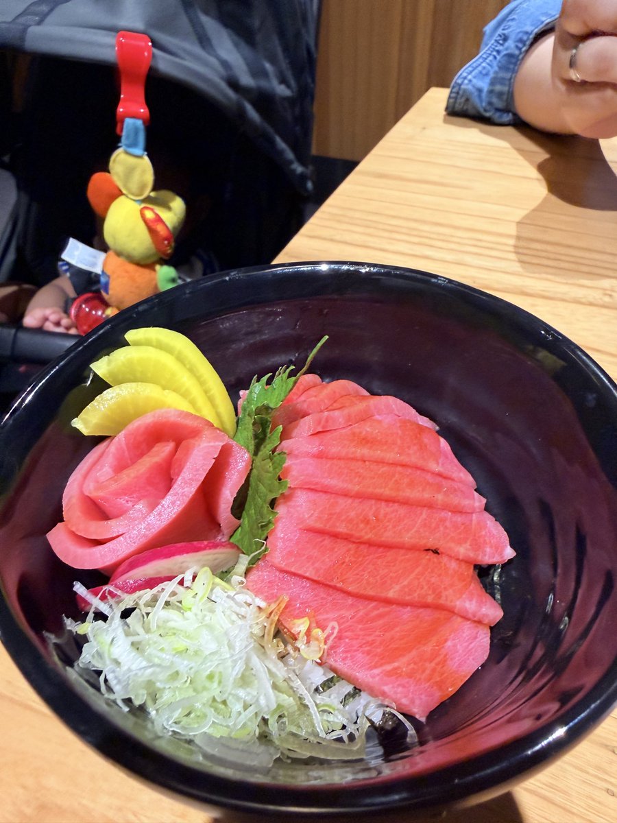 sicupuh's tweet photo. Lagi doyan ke fuji sushi melawai
Torodon 120rb
Bara chirashi 110rb
Sashimi chutoro n mekajiki lupa berapa tapi <100rb
Negitoro maki juga < 100rb
Dan enak semuaaaa
Porsian royal juga
Sejak dia fokus tuna jadi mantabbu dah
Private room n parkiran juga banyak https://t.co/HarzAED9BZ