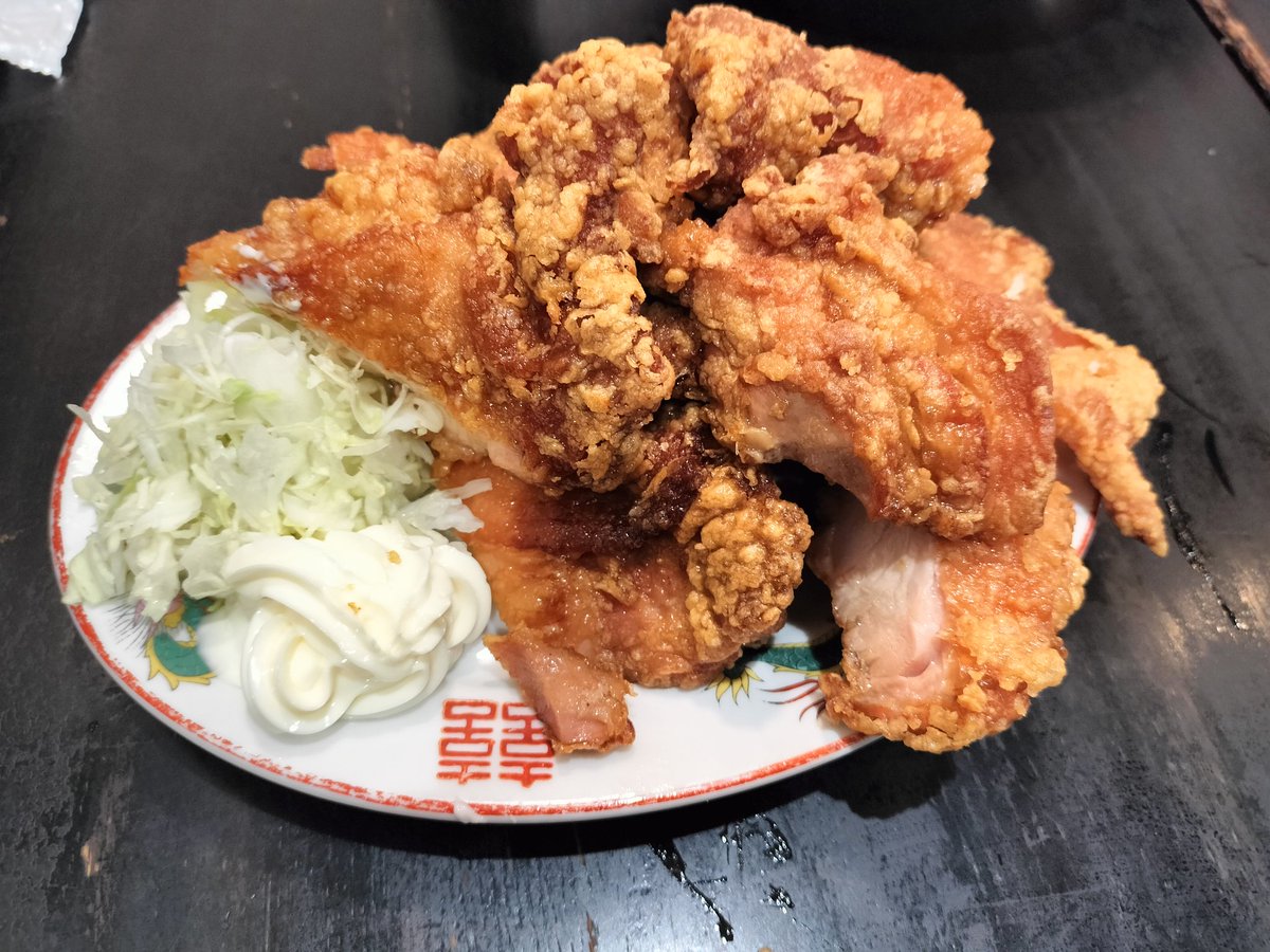 gast_noch's tweet photo. ボーナス出たし、ロピアの近くでラーメン食ってるけど、唐揚げが多すぎて吐きそう…。 https://t.co/EzubzVnf3J