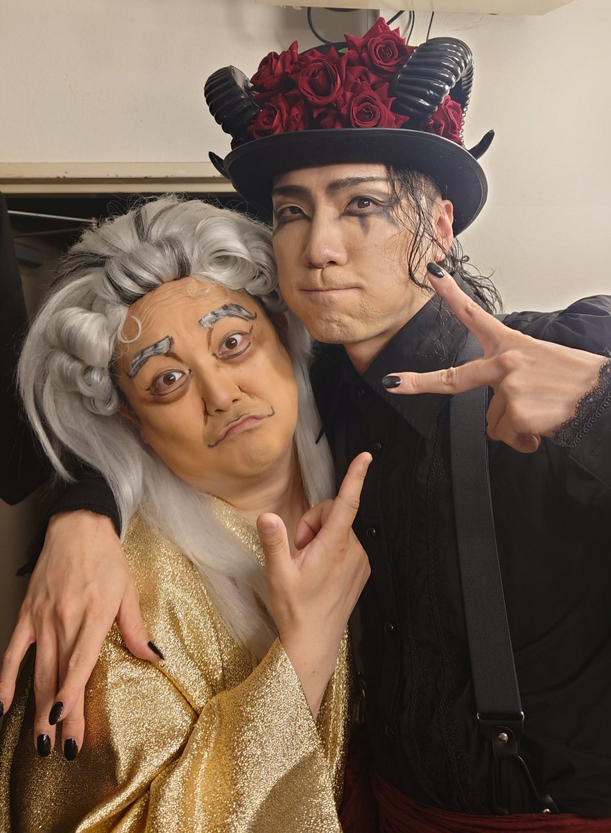 gai_suto's tweet photo. 悪魔召喚！！
悪魔契約書ミッションコンプリートでございます
楽屋からコッソリとツーショットを撮ってあげさせて頂きました https://t.co/t0by6cVZO0