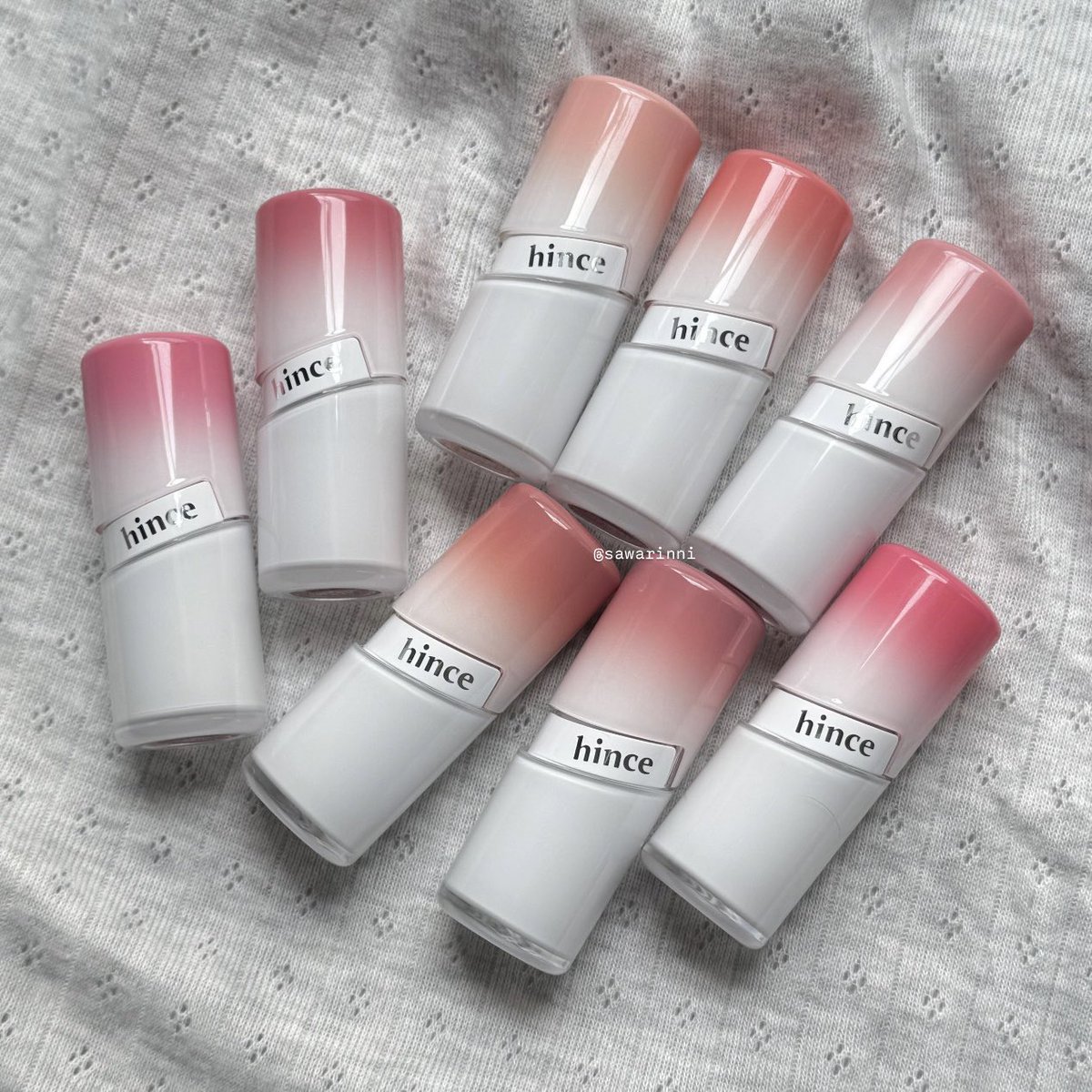 Sawarinni's tweet photo. hince mirror dew gloss เสิร์ฟคอลใหม่แบบสวยเกิน ลิปกลอสโทนปรุงจืดที่โคตรจะนัวววว สวยทุกสีเลย เป็นกลอสที่เนื้อไม่หนัก ให้ฟินนิชปากฉ่ำกำลังดี ไม่ยืดไม่กอง สีชัดเลย ทายังไงก็สวย ปัก 01,04,08 ให้เลยงับบ สีน่ารักมากก ㅠㅠ https://t.co/G3ZpXOs03H