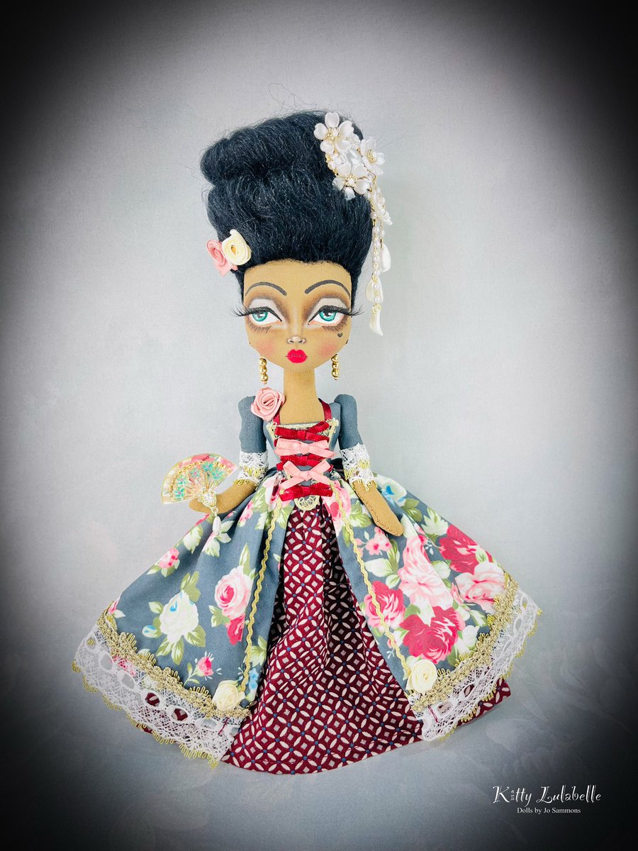 DamnatoDolls's tweet photo. Handmade art doll available in my Etsy shop https://t.co/K94hawzVZk 
#marieantoinette #rococostyle #MHHSBD #dolls https://t.co/02MfBAMutu