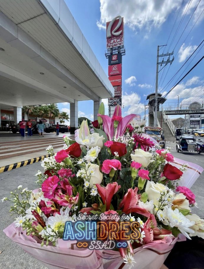 SecretSoc4AD's tweet photo. 🌸 ASHTINE GOES TO PANGASINAN! 🍩

Here’s a simple bouquet of flowers and some donuts to celebrate all your amazing milestones! 🎉

Congratulations on 1 year of Minamahal, and we're so excited for your upcoming single and concert. Here's to even greater achievements ahead coz you deserve it all! Keep shining, Ashy! We're always proud of you! 🫶

Supporting you always and forever, -SSAD

Special thanks to @mayforashdres and @avimriii_ for making this possible! We couldn't have done it without you. Enjoy the show! 🫶

To all the Keepers and Shines at the mall show, have fun and make Ash feel all the love today! 🩵🧡

#AshtineOlviga
#LoveLikeU 
#AshDres
