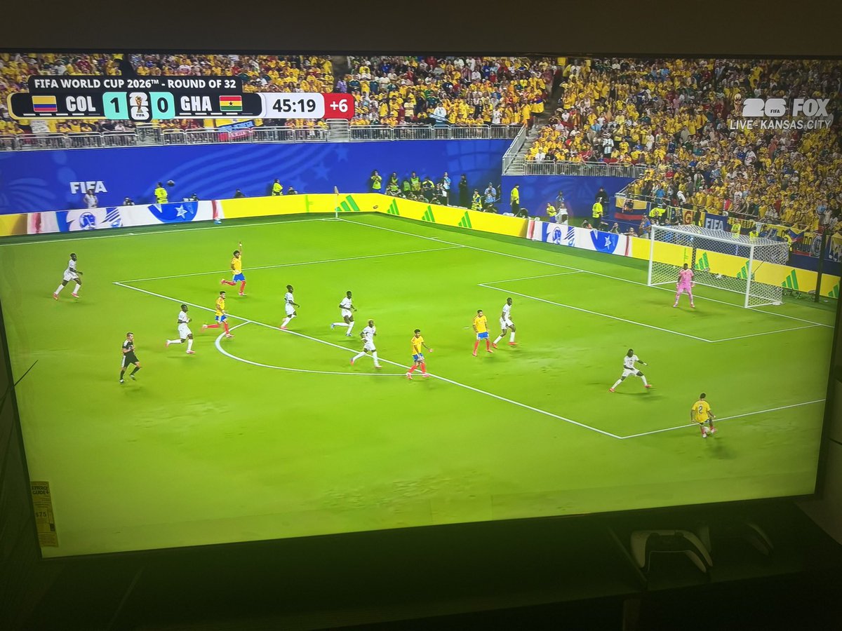 OseiFosu_IK's tweet photo. In the first frame, positioning of GK was poor, becos no way the player with the ball can score from there so GK shd be in the middle diagonally that is what I mean by his positioning was not good
That is the goal

In the second frame GKs position diagonally in the middle https://t.co/sy1rSWjfqw