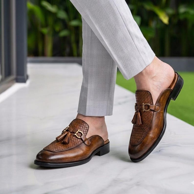 TheLeatherPosh's tweet photo. Luxury Handcrafted Leather Mules - Backless Loafers for Men

Shop Now:
https://t.co/THuqZJ7Ib1

#mensshoes #mules #mensstyle #usa #UnitedStates https://t.co/F0vMdac1gq