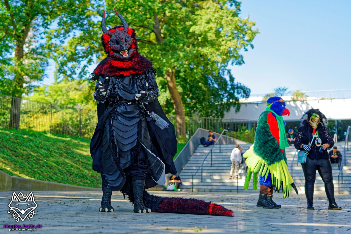 DragonixFantasy's tweet photo. Post 11: The Dark Dragon in full suit/scale suit at Eurofurence 2024 (First Version).🐉🔥
Photographed by SinusFox.📸🎭
#fursuitmaker #furry #fursuit #dragon #costume #furrycon https://t.co/4dw1DH6OYB