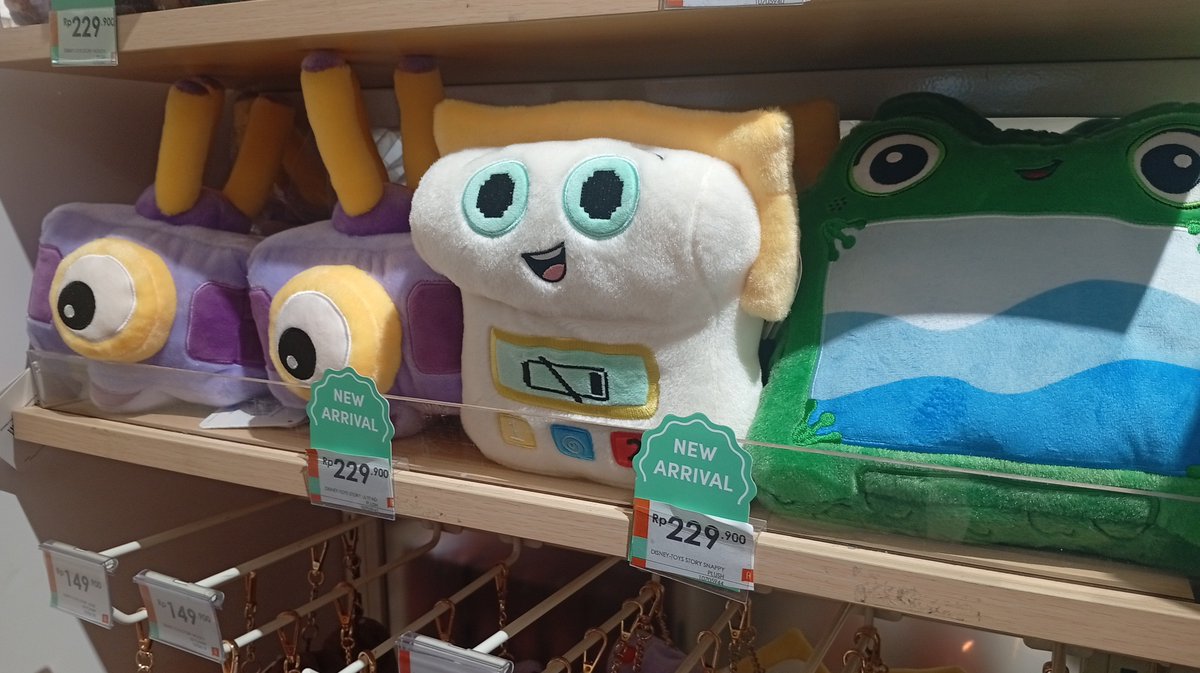 Force4Saken's tweet photo. I found them omg. They look stupid 🥹
#toystory5 https://t.co/kyiavc7gxY
