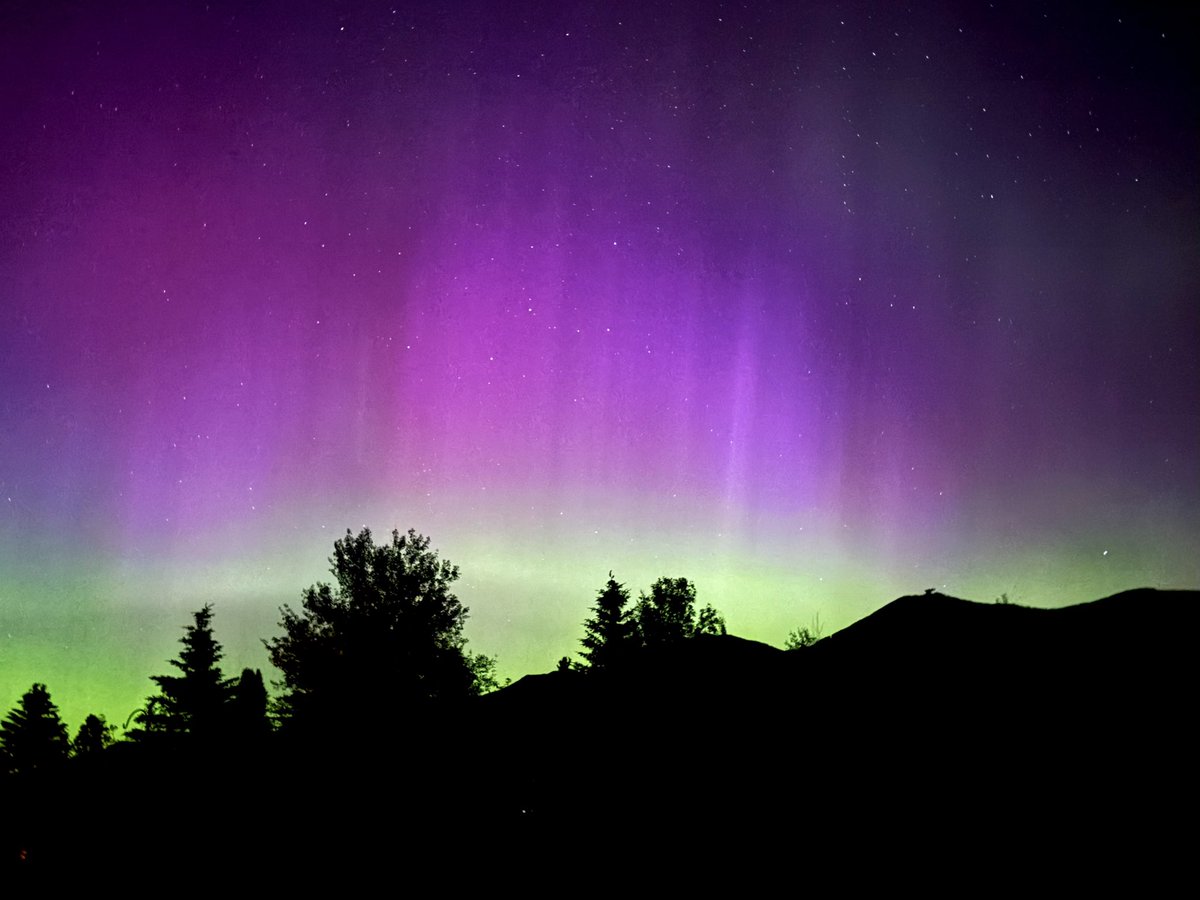 kjtweet's tweet photo. Backyard Magic, Fourth of July
BZN, MT ✨
No fireworks.. just the sound of wind, an owl, and a car or two heading East thru Bridger Canyon.

Nature is putting on her own show.💫 https://t.co/4bp3HUkUQY