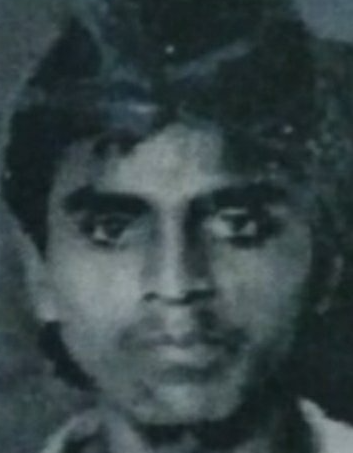 NalinisKitchen's tweet photo. Irony of the Indian judicial system.

This man named Vishnu Tiwari spent 20 years in jail for a false rape case.

In 2000, a case was filed when he was 23. The trial court in UP sentenced him to life imprisonment in 2001 just based on the allegations.

In 2005, he decided to challenge the verdict. It took the court another 15 years and then declared Vishnu not guilty.

He fought the case for years and during the case
- his father died
- his mother died
- his two brothers died.

He was unable to attend any of their funerals.

At the age of 43, he was released as innocent. He lost his entire family, doesn't have anyone, advanced technology, and his young age of learning has gone.

This is how an innocent man’s young age era was wasted fighting a false case, while ministers commit fraud of crores and no one even asks a question. I don’t call this justice.
