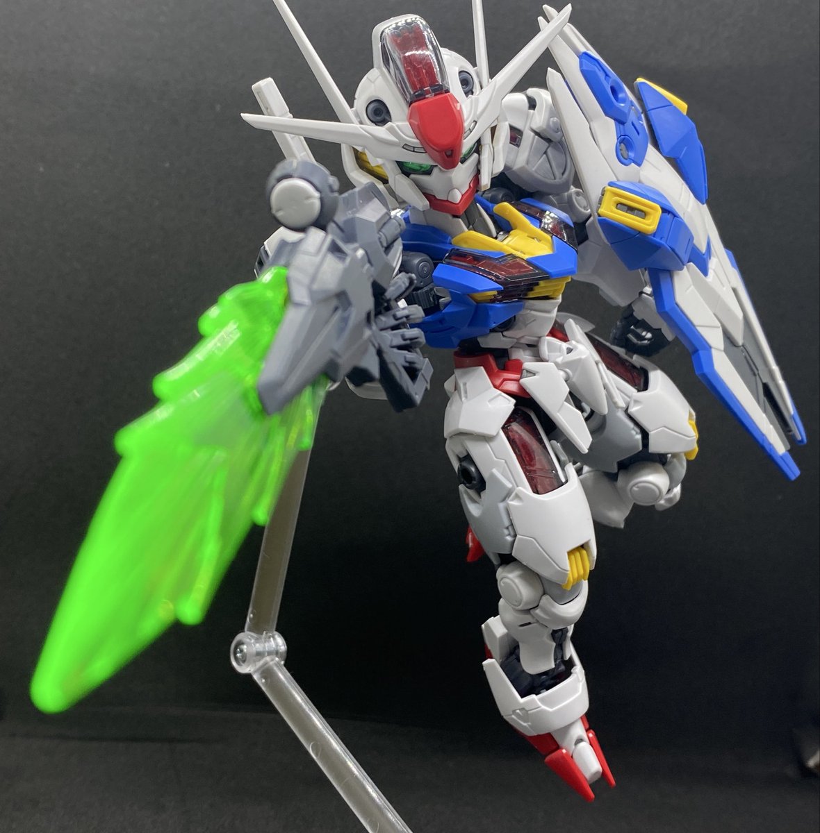 kutibakyi's tweet photo. #MGSDガンダムエアリアル
素組み完成しました🥳
いや完成度がエグい、、、お高いだけはありますねw

墨入れとマーキングシールはやろうと思ってたけど、素組みの良さがたまらんのでしばらくこれで飾ります‼️✨ https://t.co/Zzb5AAx8h1