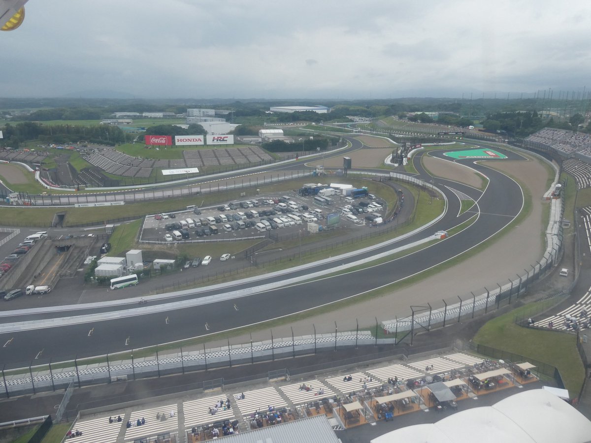 CAROL_S1000GT's tweet photo. 2時過ぎくらいから雨降り出してトップテントライアル中止。。。

#8耐 #鈴鹿サーキット #雨 https://t.co/8s2Q2yxq4O