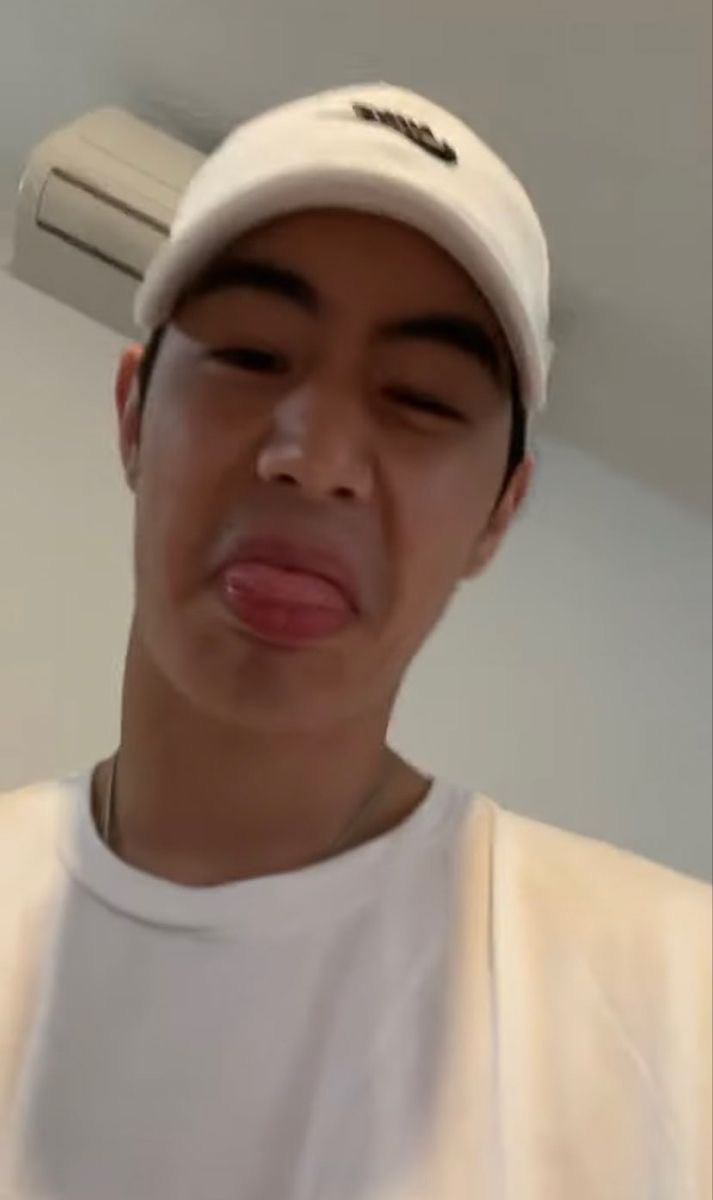 DoubleP77918948's tweet photo. ร่างที่ใช้ตกเข้าด้อม         ร่างที่ให้เห็นตอนเข้าด้อม https://t.co/KvMxSEuBiB