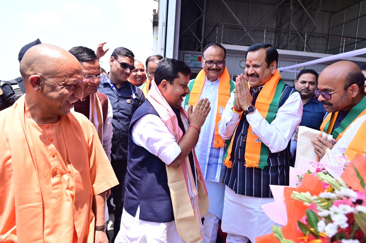 bjpdrmahendra's tweet photo. लखनऊ एयरपोर्ट पर कुशल संगठनकर्ता, विश्व के सबसे बड़े राजनीतिक दल भारतीय जनता पार्टी के आदरणीय राष्ट्रीय अध्यक्ष श्री @NitinNabin जी का स्वागत एवं अभिनंदन किया। https://t.co/3Mh6ko2cXQ