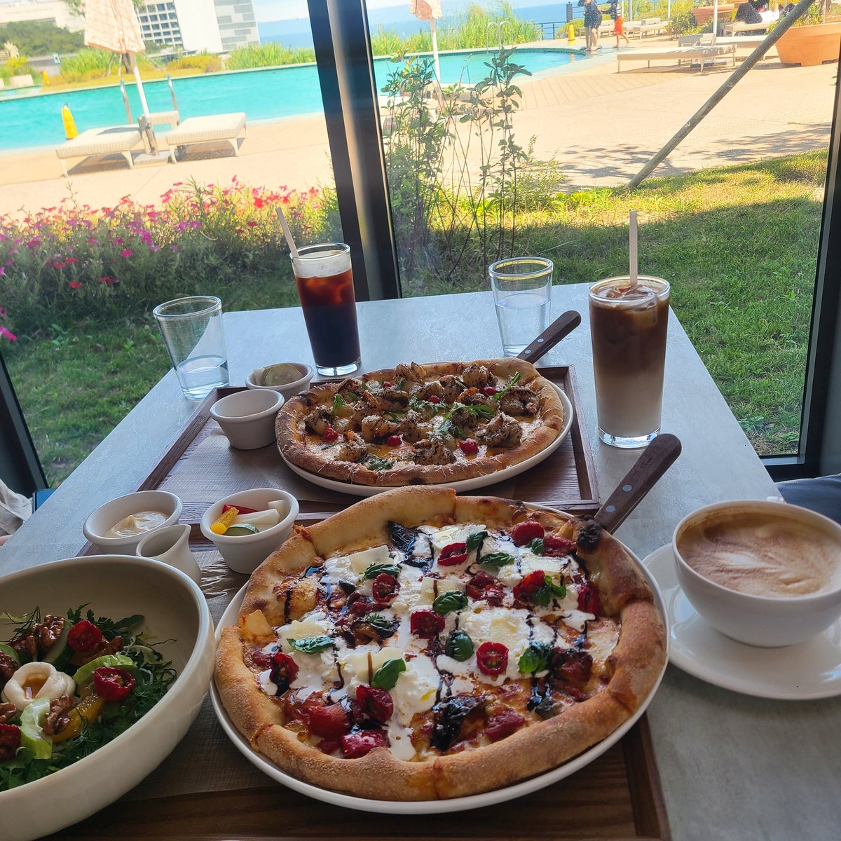Jane___H's tweet photo. 빌라쥬 드 아난브에서 
앨리스 달튼 브라운 회고전/
여름의 빛과 함께 선 시간

물,빛,커튼이 어울어지는 고요한 풍경
좋은 전시였다🩵 https://t.co/tBNz76IxEc