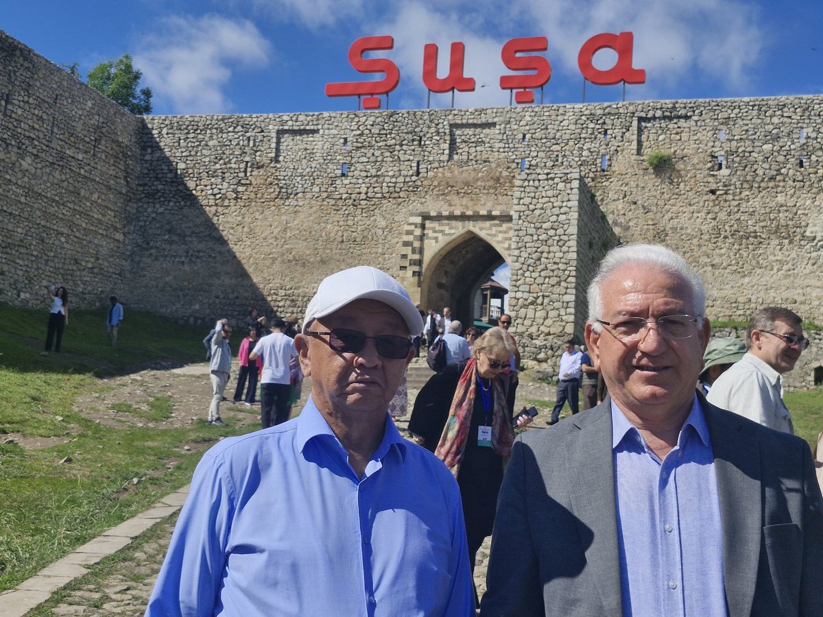 AhmetBURAN4's tweet photo. Karabağ'a gittik. Şuşa, Hankendi,  Ağdam, Hocalı ve birçok köyü gördük. Ermeniler işgal sürecinde sadece insanları katletmemişler, ağaç, mezar taşı, heykel/büst, ibadethane, ev ne varsa hepsini yakıp yıkmışlar. Şimdi Azerbaycan devleti her şeyi sıfırdan oluşturuyor. https://t.co/qoKPqTns5U