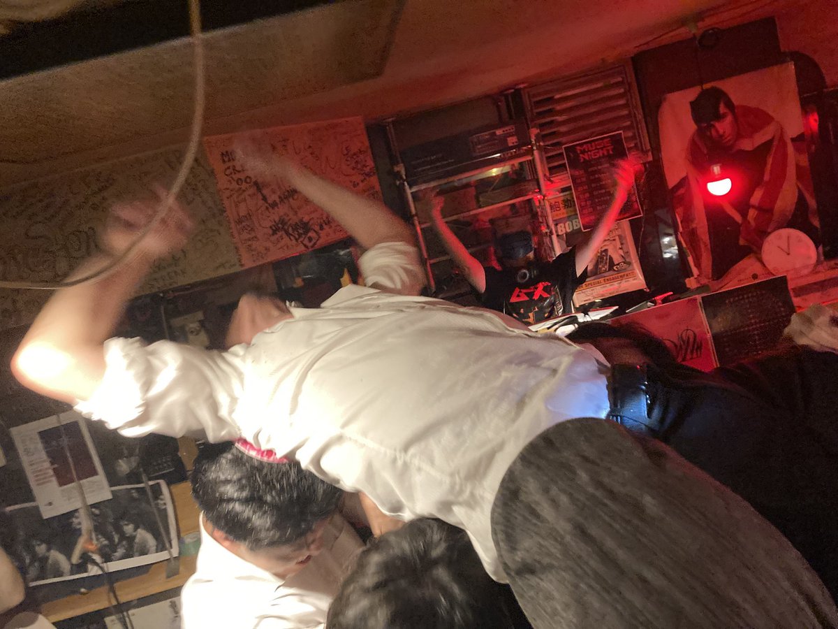 popit1998's tweet photo. 7/3 MUSE Night沢山のMUSEファンで終始盛り上がりで本当ありがとうございました!
新譜『ザ・ワオ! シグナル』全曲回す快挙笑、いつも新譜は盛り上がり今ひとつなのにどの曲もめちゃ盛り上がって”ワオ”満足度高杉真宙ということで最高👍
ライブ有りMUSE Nightもまたお楽しみに!
来日🙏
#MuseNight https://t.co/FzO2LnAbaT