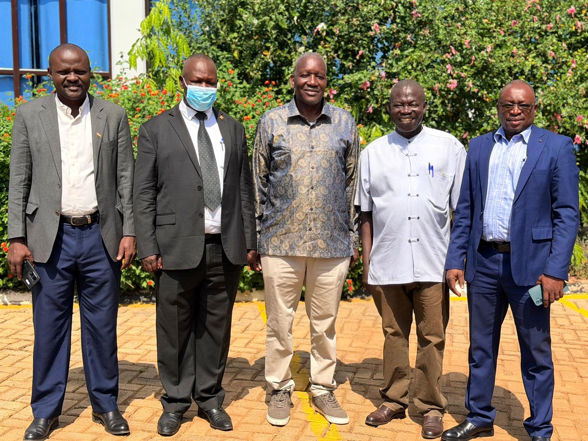 min_waterUg's tweet photo. #MWEworks: The 4th Project Advisory Committee (PAC) Meeting for the Drought Resilience in Karamoja Sub-Region (KDR) Project that was chaired by the @min_waterUg Permanent Secretary; Dr. @okidi64 took place at Strikers Hotel in Moroto District. https://t.co/qCFJPLvRfw