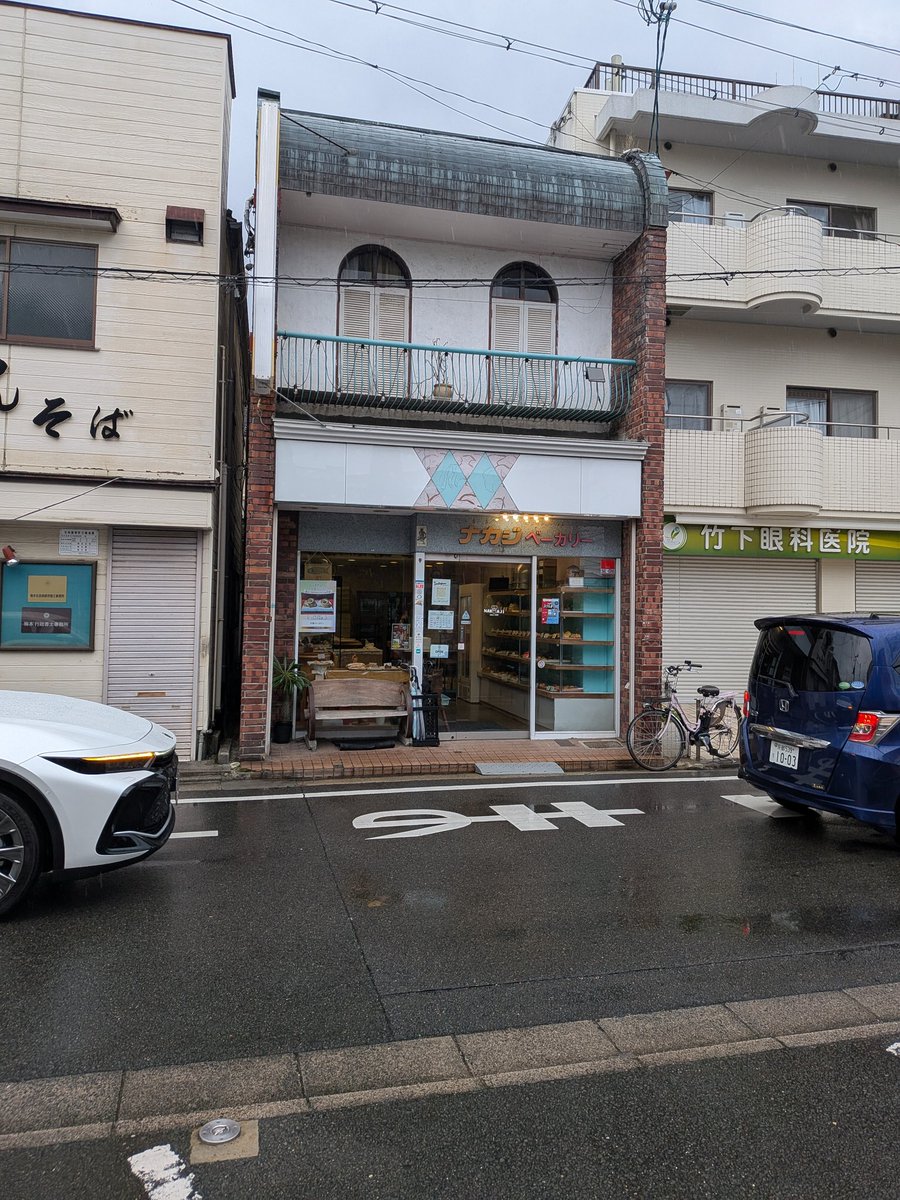 Neerdles's tweet photo. お腹空いたな〜
お、丁度パンとか食べたかったんだよな〜 https://t.co/NGzGCiNqOQ