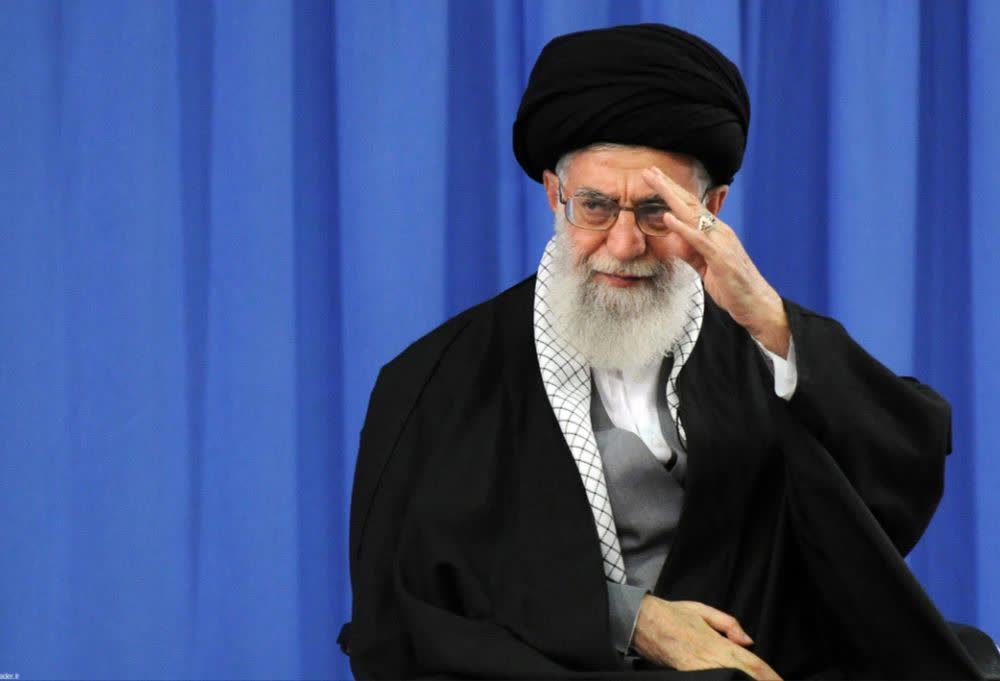 pakzaban6368's tweet photo. ‌
 روحانی اهل سنت: رهبر شهید نماد وحدت و دشمن‌شناسی بودند

🔹رهبر شهید با بصیرت کامل، دشمن‌شناس و موقعیت‌شناس بودند و توطئه‌های دشمنان را به دقت رصد می‌کردند.
#باید_برخاست
#امت_وفادار https://t.co/3vuVyJJdTP