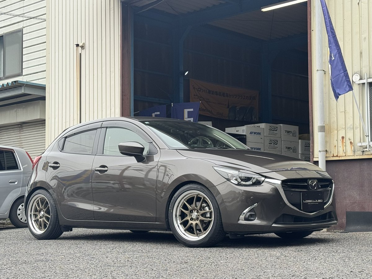 LOGIC0074's tweet photo. DJ系デミオ‼️
エモーションCR 2p  17×7.5 17×8  215/45-17
TEIN車高調
#デミオエモーション
#デミオ17インチ
#デミオツライチ
#デミオtein車高調
#ロジックラボ https://t.co/7rZ5mnnoy6